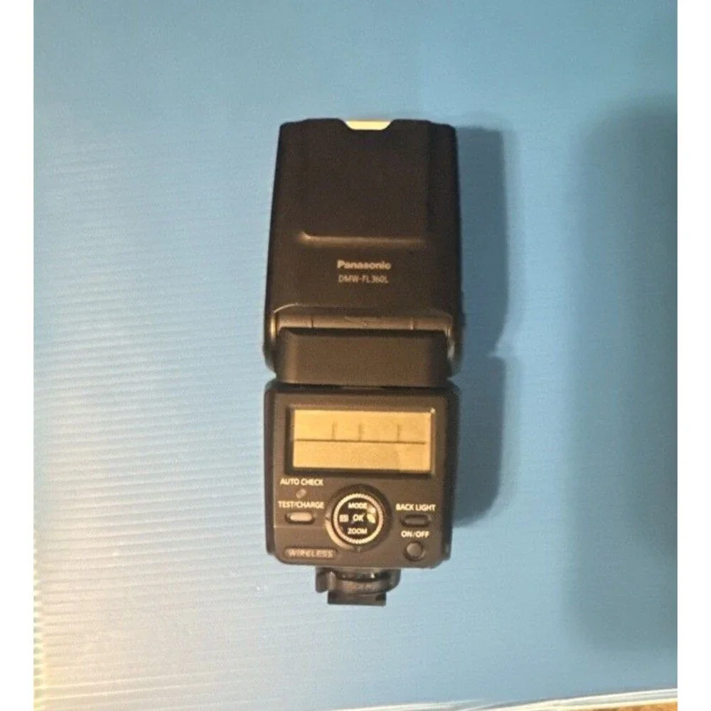 Panasonic DMW-FL360L Shoe Mount Flash Pre-Owned UNTESTED Includes Carrying Bag